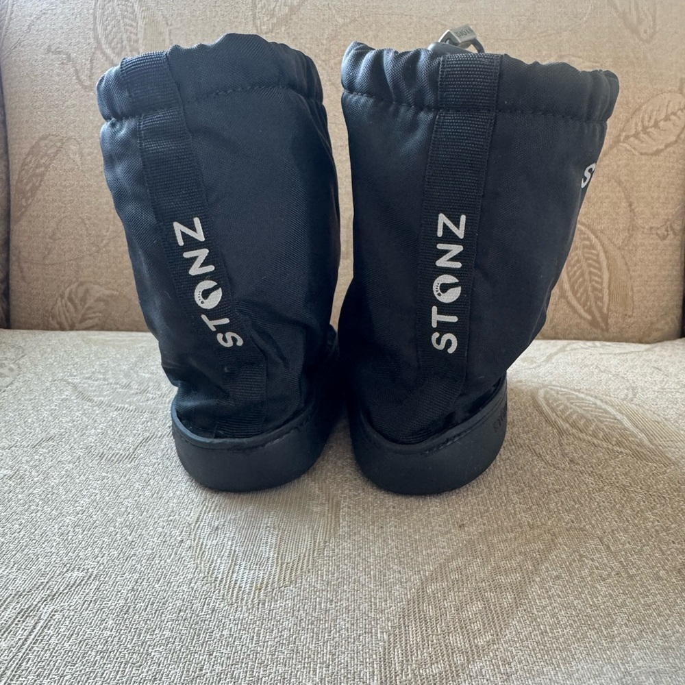 Stonz Black Cozy Booties with Liner